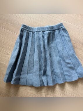 Pleated sweater skirt